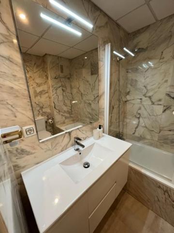 Amador Apartamento Familiar Centro Parking Amador De Los Rios เซบีญา ภายนอก รูปภาพ